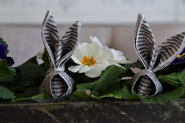 Hier gibt es den Osterhasen mit Faltanleitung