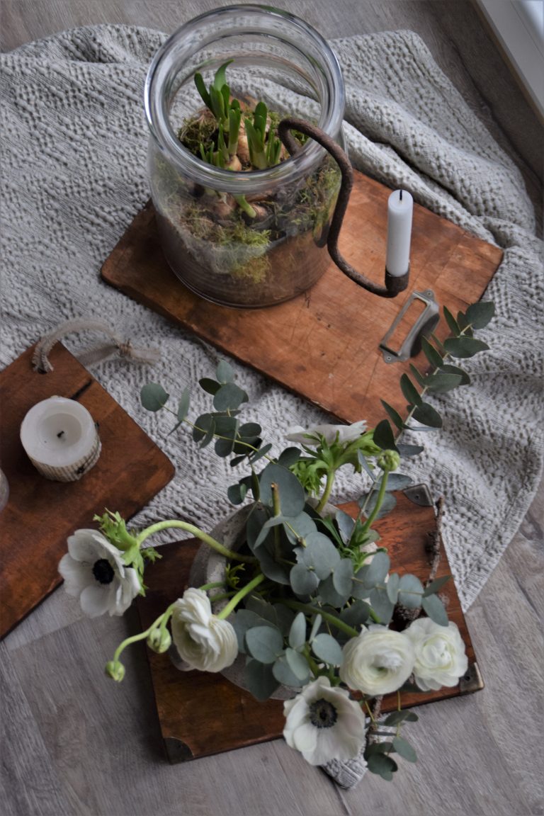 DIY Tablett aus Frühstücksbrettchen