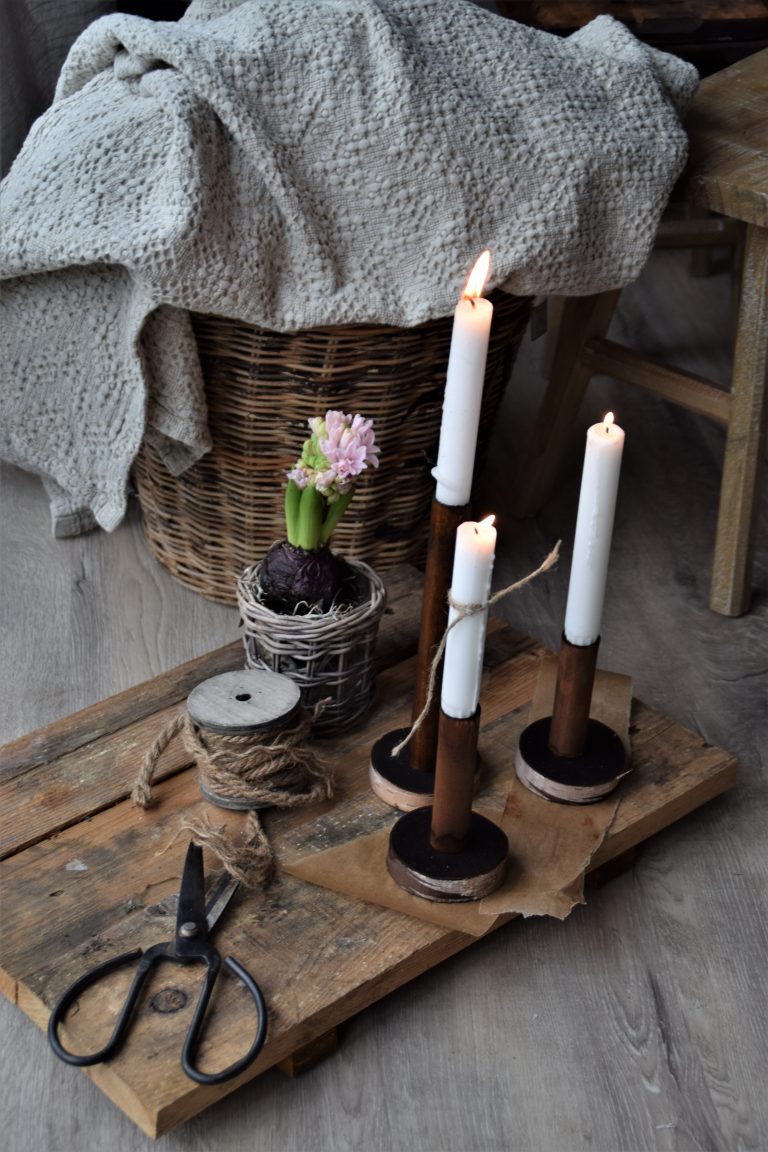DIY Kerzenständer aus einem Besenstiel