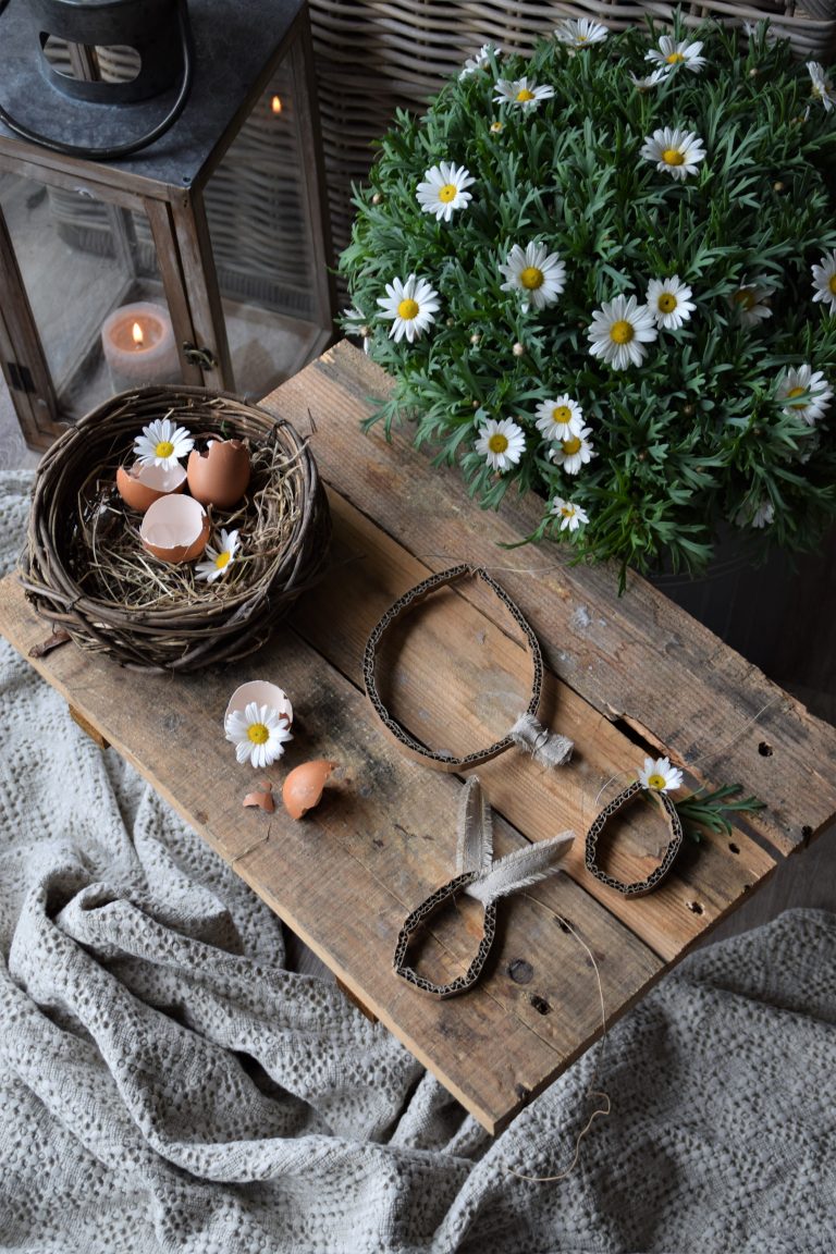DIY Ostereier aus Kartonstreifen