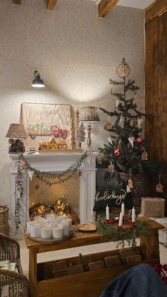 Verlosung BEENDET!

Es ist soweit, das Lädchen ist bereit für  Weihnachten und Eure Workshops. 
Hier habe ich die ein oder andere schlaflose Nacht verbracht, um mit viel Liebe den Weihnachtszauber im rustikalen Landhausstil umzusetzen.
 
  Danke für eure Treue♡
Also kommt vorbei, shoppt ganz entspannt vom Sofa aus oder lasst Euch gerne inspirieren.