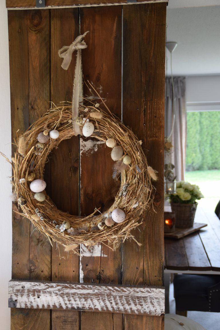 DIY Osterkranz aus einem Strohröhmer